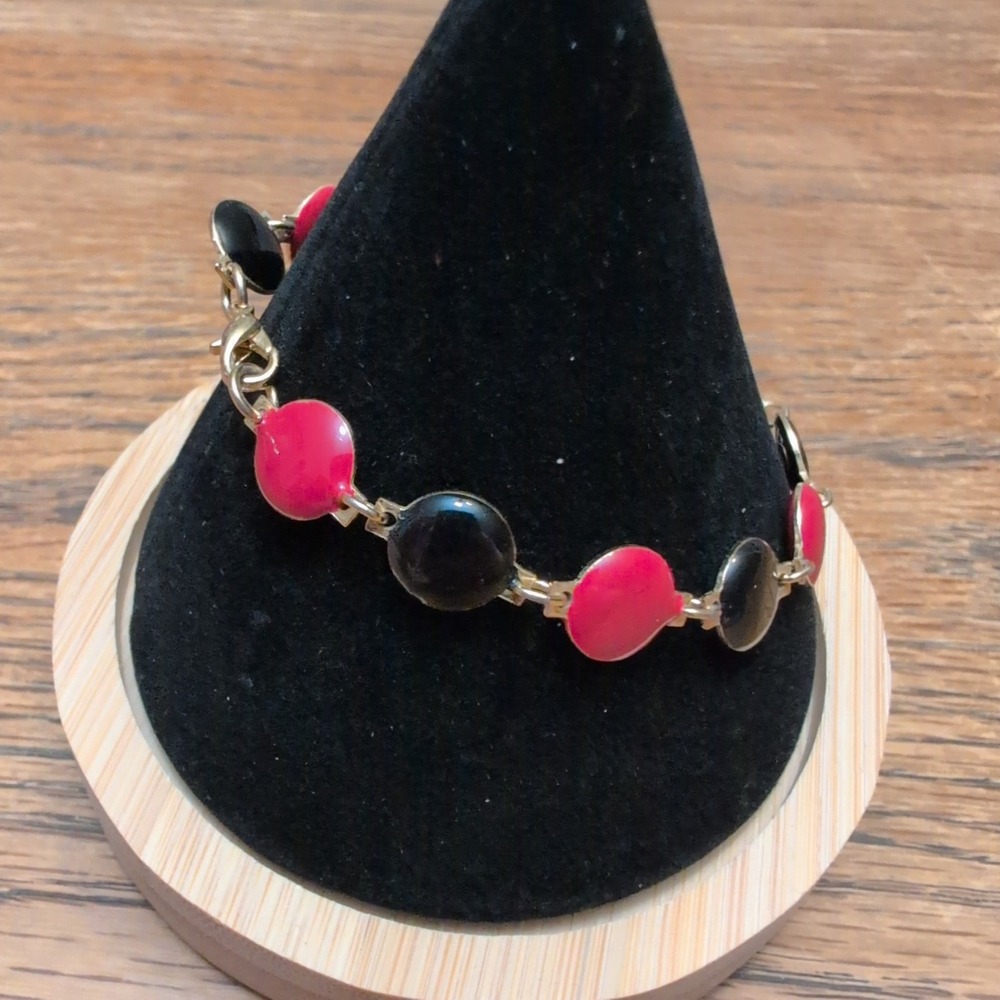 Red and Black Enamel Gold Tone Oval Link Bracelet Lobster Clasp Modern Style - Picture 2 of 3